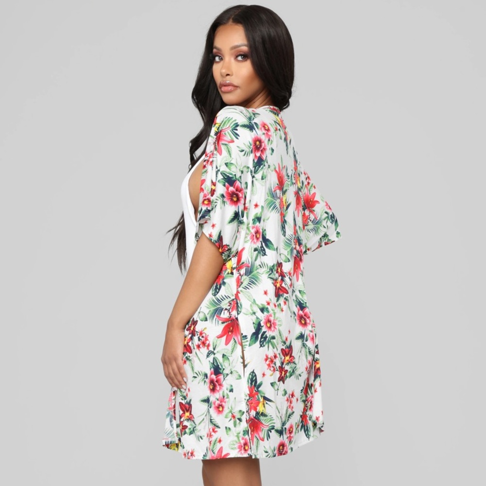 Fashion Nova Floral Kimono 🌺